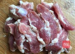 胡萝卜红椒炒肉的做法图解2