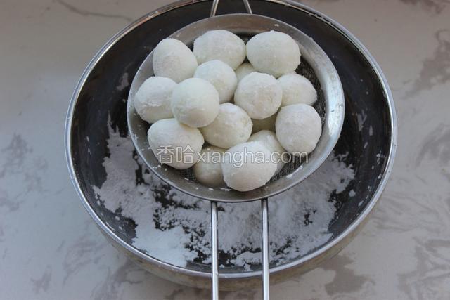筛去多余的淀粉