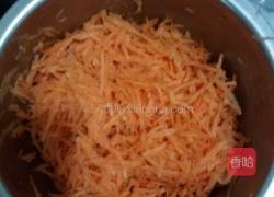 红萝卜煎饼的做法图解1