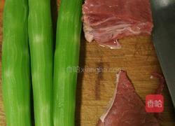 大蒜牛肉丝焖翡翠莴苣的做法图解1