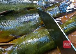 黄骨鱼焖酸菜的做法图解3