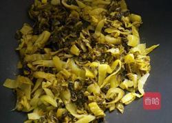 黄骨鱼焖酸菜的做法图解9