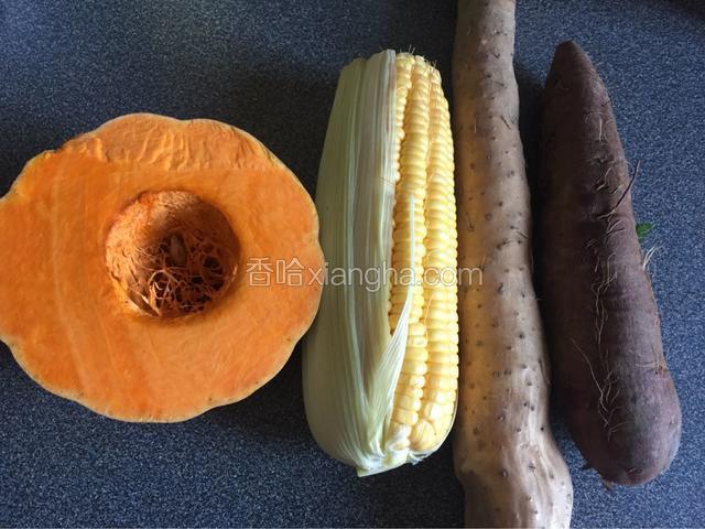 准备食材主料。