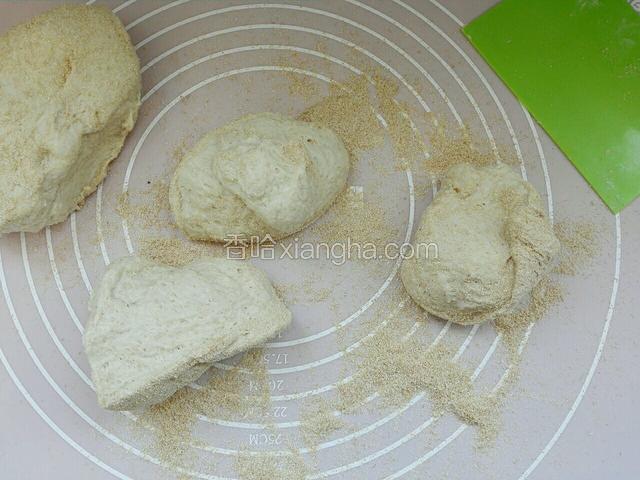 在切出等量相同小面挤