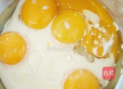 六寸心形戚风蛋糕的做法图解3