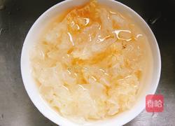 桂圆莲子银耳羹的做法图解1