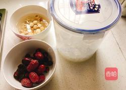 桂圆莲子银耳羹的做法图解2