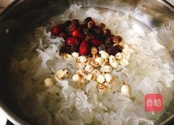 桂圆莲子银耳羹的做法图解4