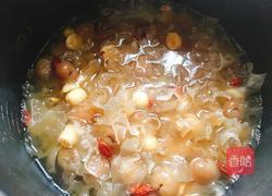 桂圆莲子银耳羹的做法图解7