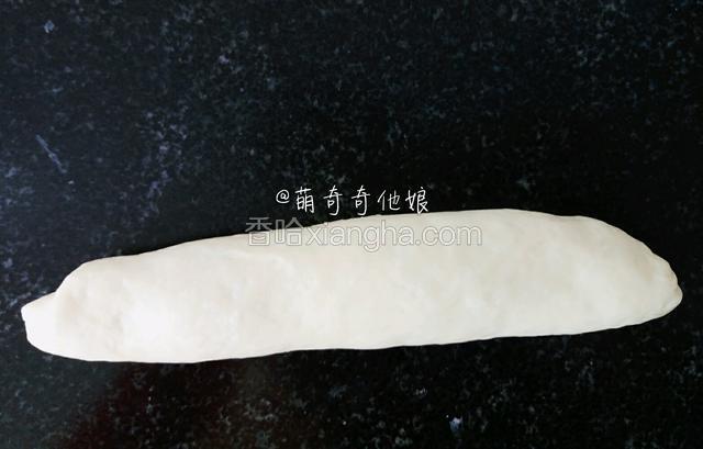 由上至下卷起，收口朝下。