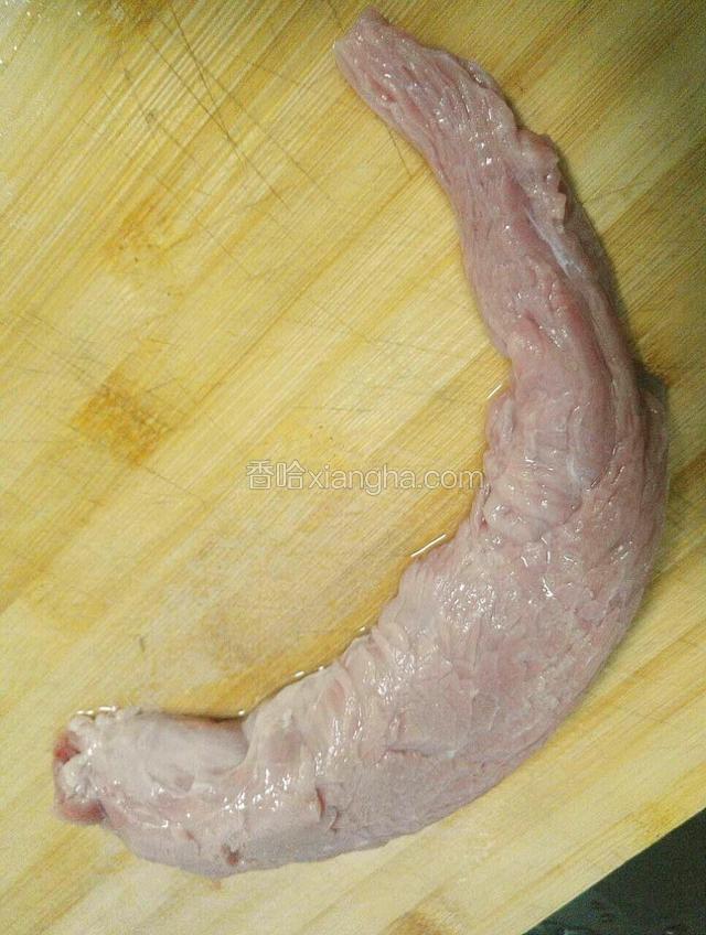 精选眉子肉洗净沥干水分。