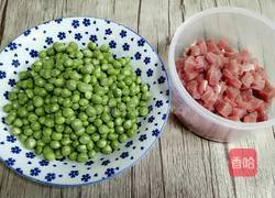 鲜豌豆猪肉粒的做法图解1