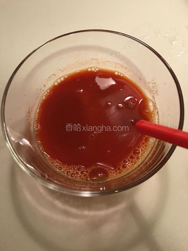 将腌料加少许清水搞拌成稠糊状