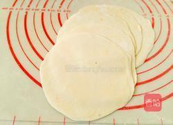 饺子皮版的菜饼的做法图解2