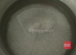 猪肝瘦肉生肠粥的做法图解3