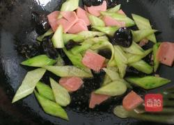 黄瓜火腿炒木耳的做法图解8