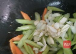 芹菜百合炒虾仁的做法图解7