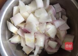 洋葱烩土豆的做法图解1