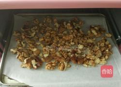 核桃牛轧糖的做法图解2