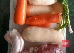 猪肉莲藕馅饺子的做法图解1