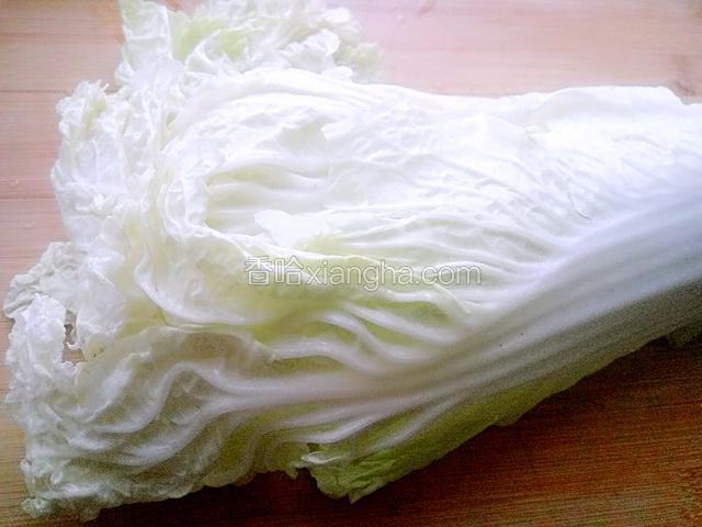 白菜4片洗干净，控水。