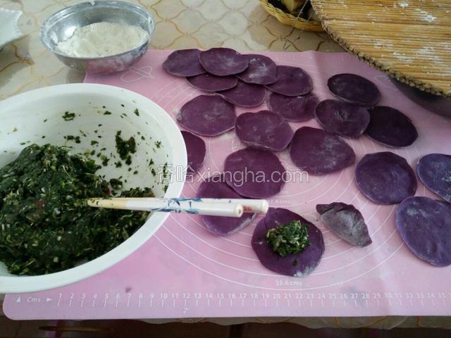 一次把饺子包好，看图中，是不是很想吃了