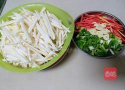 茭白素炒的做法图解2