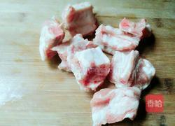 玉米炖排骨的做法图解1