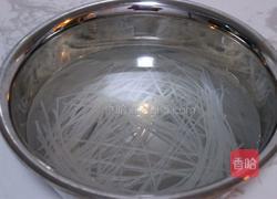 菠菜拌粉条的做法图解1
