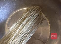 白菜粉条炖猪肉的做法图解1