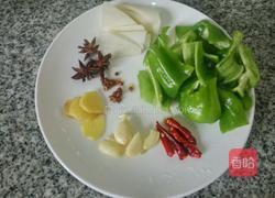 土豆炖鸡肉的做法图解2