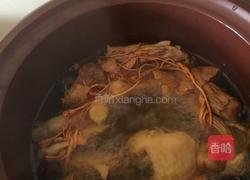 虫草花姬松茸煲鸡汤的做法图解5