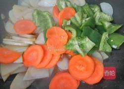 青椒胡萝卜土豆片的做法图解6