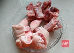 猪脚排骨汤的做法图解1