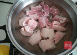 猪脚排骨汤的做法图解2