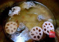 排骨茨实薏米莲藕祛湿汤的做法图解7