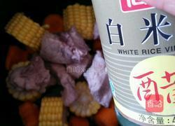 胡萝卜玉米骨头汤的做法图解5