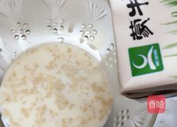 「带自制披萨饼胚」烤披萨的做法图解3