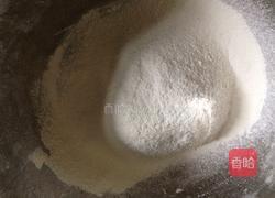 无黄油肉松面包的做法图解2