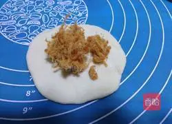 Illustration of how to make butter-free meat floss bread 15