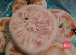 Illustration of how to make celery and pork dough pie 14