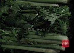 芹菜猪肉发面馅饼的做法图解3