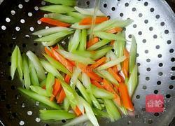 西芹炒腰果的做法图解9