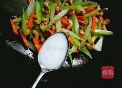 西芹炒腰果的做法图解18