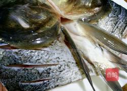 剁椒蒸鱼头的做法图解3