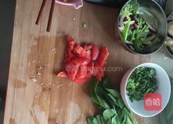 鸡肉汤面条的做法图解1