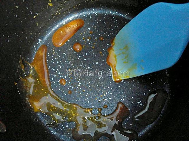 直至完全熬出糖色。