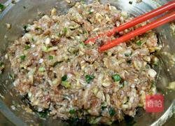 香菜香菇猪肉馅饺子的做法图解7
