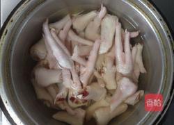 啤酒鸡爪煲的做法图解1