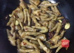 啤酒鸡爪煲的做法图解2